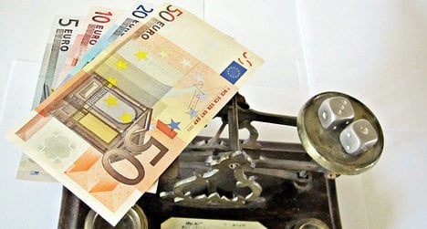 Spaniards pay third highest tax in Europe