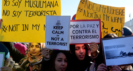 Spanish protests honour Paris terror victims