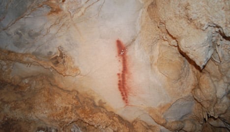 Caver finds 20,000 year-old drawings