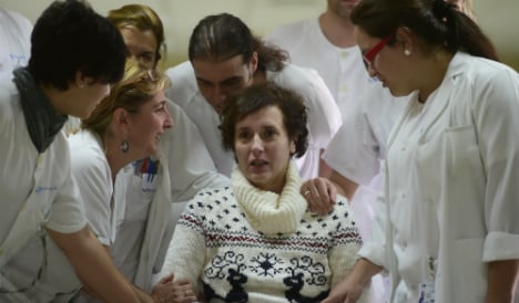 Spanish Ebola nurse protests a year after authorities ‘executed’ her dog