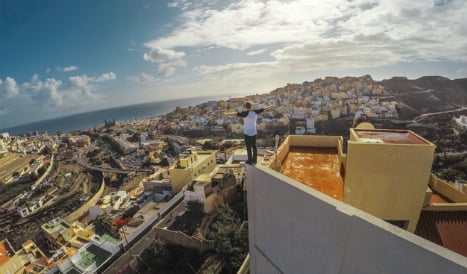 WATCH: Scottish cyclist in death-defying ride across Spain's rooftops