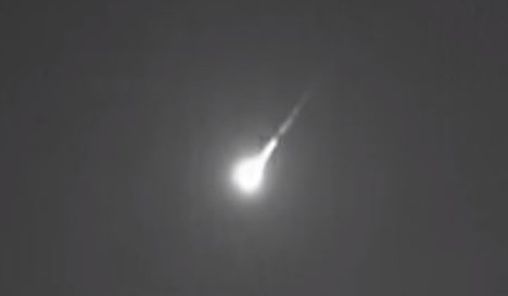 Giant fireball streaks over Spain ‘turning night into day’