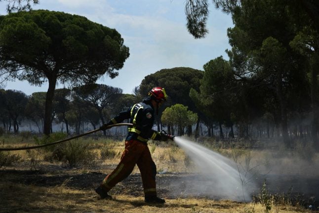 Hundreds flee as fire spreads at Spanish nature reserve