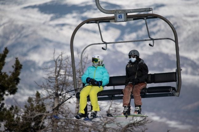 FOCUS: Ski slopes open in Spain’s Catalonia despite pandemic