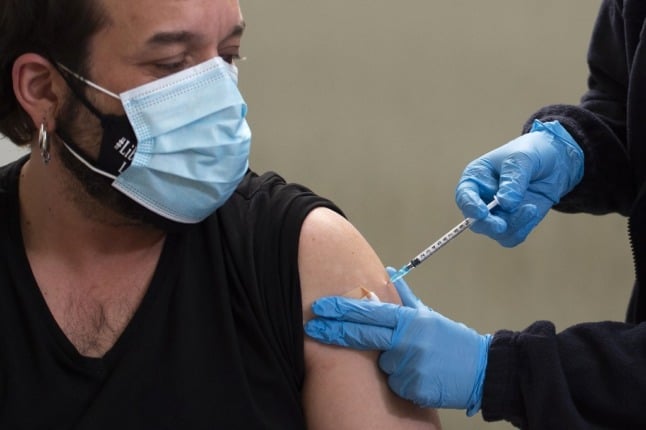 vaccination spain people 30 to 39