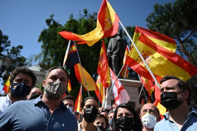 Leader of the far-right party Vox, Santiago Abascal (2L) and Vox party members take part in a protest by right-wing protesters to denounce controversial Spanish government plans to offer pardons to the jailed Catalan separatists. Photo: Gabriel Buoys/AFP