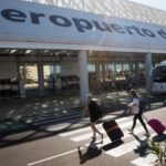 Spain police hold 11 after passengers flee emergency landing