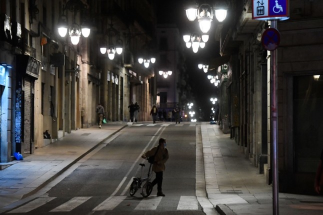 man with bike in barcelona during curfew october 2020