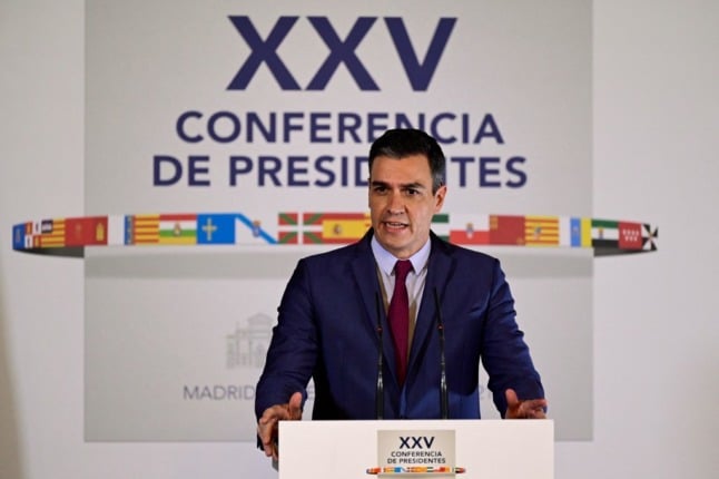 Spain's Prime Minister Pedro Sanchez speaks during a press conference following a Conference of Regional Presidents on the evolution of the Covid-19 pandemic, at the Spanish Senate in Madrid, on December 22, 2021. - Sanchez met via video with regional leaders to discuss ways to reduce the spread of the Omicron variant first identified in southern Africa late last month. Spain will reimpose a nationwide rule requiring the use of face masks outdoors, the government said on December 22, 2021, as the country grapples with a spike in Covid-19 infections. (Photo by JAVIER SORIANO / AFP)